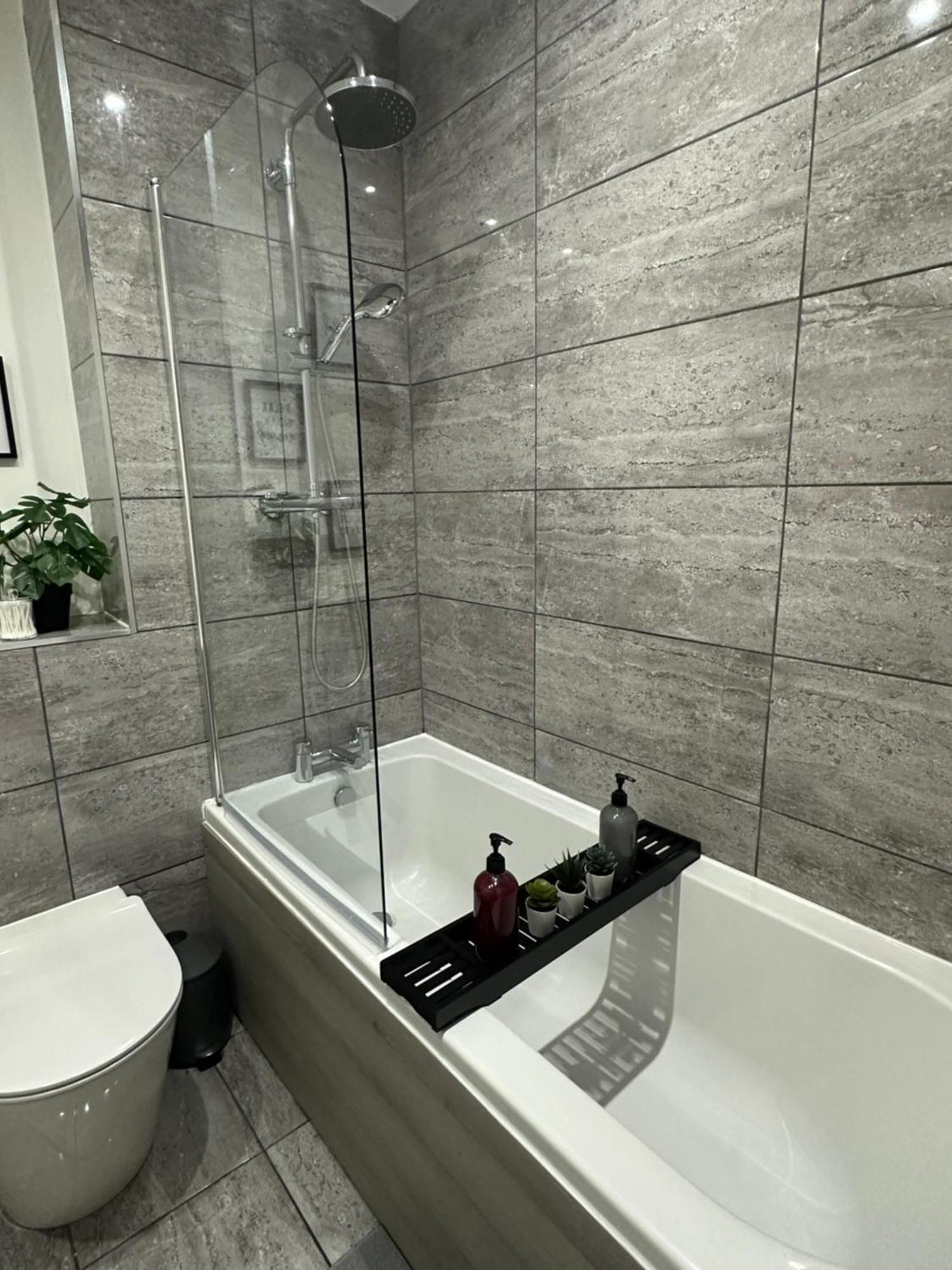 Retro Suite A Luxury Apartment With King Size Bed Wii Games And Entertainment Leicester Exterior foto